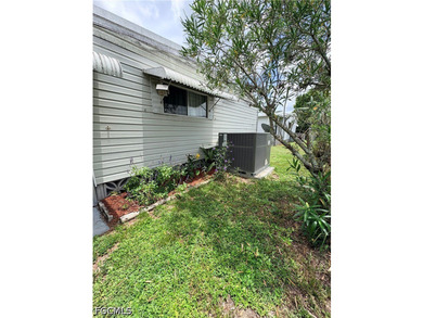 Beautifully updated 2-bedroom, 2-bath manufactured home located - photo 5