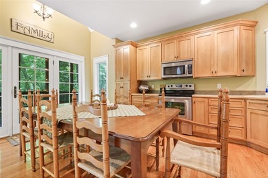 Exceptional lakefront living with room for everyone! This 5BR/3 - photo 36