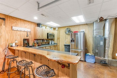 Exceptional lakefront living with room for everyone! This 5BR/3 - photo 43