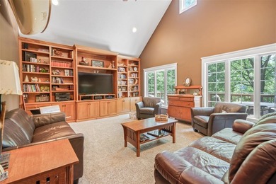 Exceptional lakefront living with room for everyone! This 5BR/3 - photo 47