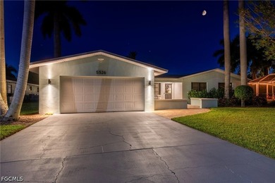 A Truly Unique Cape Coral Property! Welcome to *Tradewinds*, a - photo 2