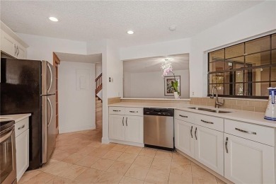 Lake Townhome/Townhouse For Sale in Plantation, Florida