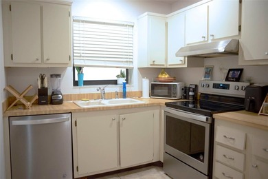 Welcome to sunny Boynton Beach! This move-in-ready 2-bed/2-bath - photo 7