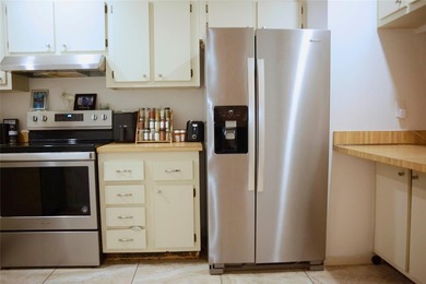 Welcome to sunny Boynton Beach! This move-in-ready 2-bed/2-bath - photo 8