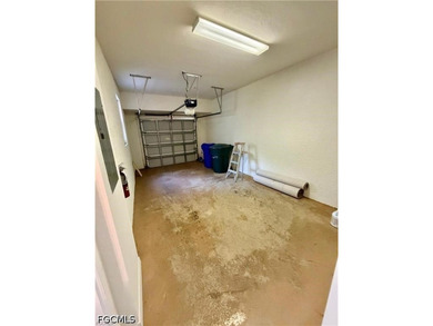 Welcome to this beautifully maintained 3-bedroom, 2.5-bath - photo 4