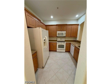 Welcome to this beautifully maintained 3-bedroom, 2.5-bath - photo 5