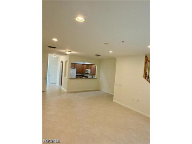 Welcome to this beautifully maintained 3-bedroom, 2.5-bath - photo 7