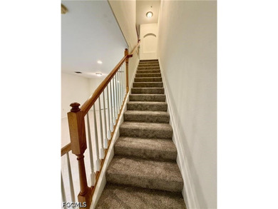 Welcome to this beautifully maintained 3-bedroom, 2.5-bath - photo 8