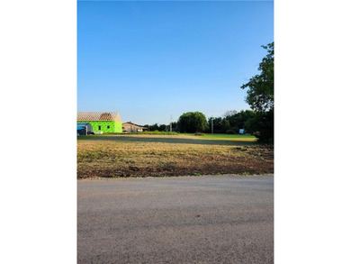 Are you looking for a perfectly level lot, directly on the - photo 3