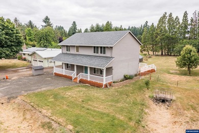 Great dual-living opportunity! Beautiful, move-in-ready 2016