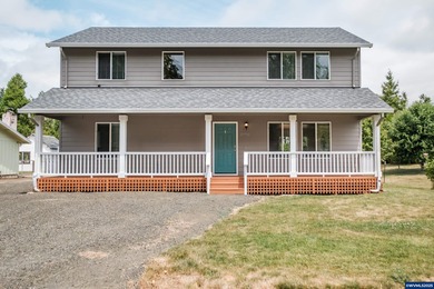 Great dual-living opportunity! Beautiful, move-in-ready 2016