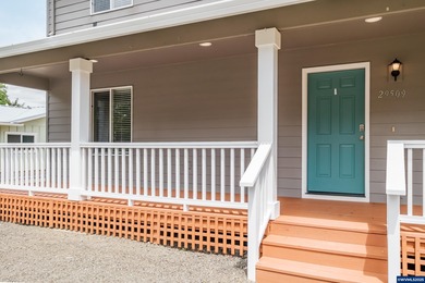 Great dual-living opportunity! Beautiful, move-in-ready 2016