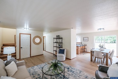 Great dual-living opportunity! Beautiful, move-in-ready 2016