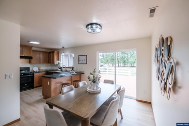 Great dual-living opportunity! Beautiful, move-in-ready 2016