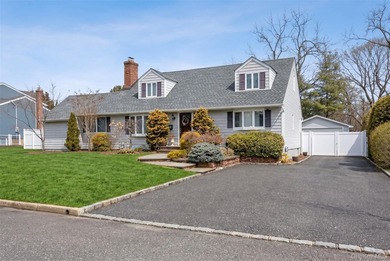 Nestled on a quiet, tree-lined street in a highly desirable - photo 20