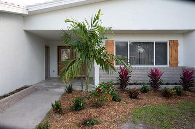 Back on the market with brand new upgrades! This beautifully - photo 3