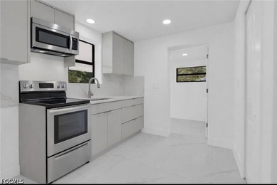 Fully Renovated 4BR Home on Rare DOUBLE LOT. Move-in ready and - photo 5