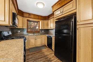 UT parents...your search is over! Nestled on a private wooded - photo 13