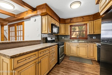 UT parents...your search is over! Nestled on a private wooded - photo 15