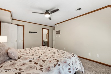 UT parents...your search is over! Nestled on a private wooded - photo 18