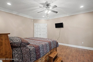 Welcome to this impressive single-family residence built in 2007 - photo 20