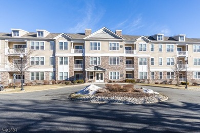 Beautifully maintained open-concept condo in one of the most - photo 24