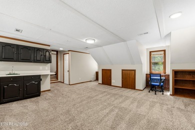 UT parents...your search is over! Nestled on a private wooded - photo 26