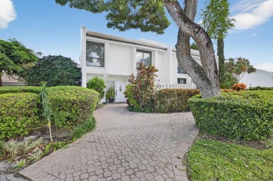 Lake Townhome/Townhouse For Sale in Boca Raton, Florida