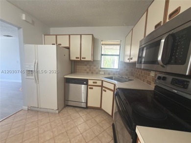 MOTIVATED SELLER, PRICE REDUCED! Excellent second floor unit - photo 8