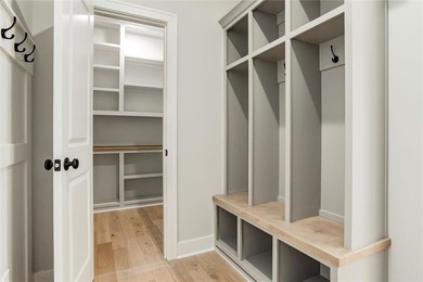 MOVE IN READY! BLINDS & GARAGE DOOR OPENERS ARE INCLUDED! Come - photo 7