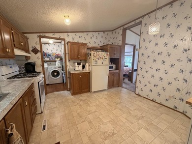 Move-in ready and full of charm! This well-maintained 1997 home - photo 3