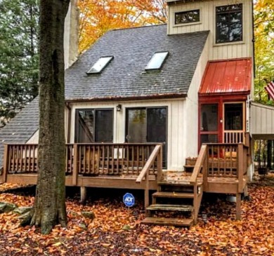 Lake Home For Sale in Tobyhanna, Pennsylvania