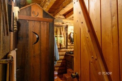Welcome to your dream home-a stunning log cabin blending classic - photo 20