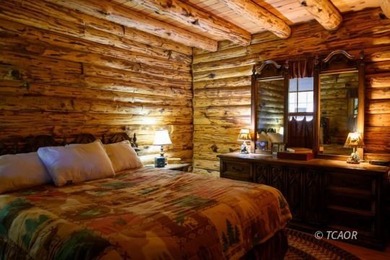 Welcome to your dream home-a stunning log cabin blending classic - photo 22
