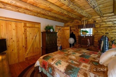Welcome to your dream home-a stunning log cabin blending classic - photo 24