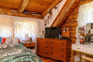 Welcome to your dream home-a stunning log cabin blending classic - photo 27