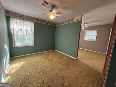 Welcome to 227 W Lakeview Dr! Nestled in the desirable Piney - photo 32
