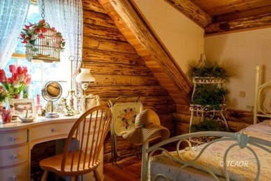 Welcome to your dream home-a stunning log cabin blending classic - photo 33