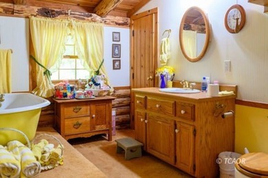 Welcome to your dream home-a stunning log cabin blending classic - photo 35