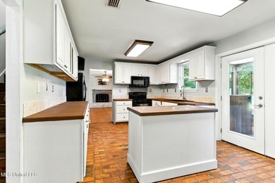 Rare do you find a waterfront home like this on 1.3 acres with - photo 12