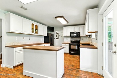 Rare do you find a waterfront home like this on 1.3 acres with - photo 13