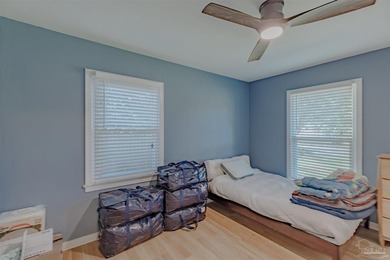 Welcome home to this charming and well maintained corner lot - photo 13