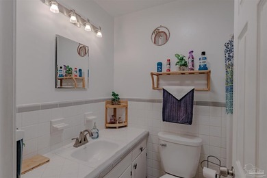 Welcome home to this charming and well maintained corner lot - photo 18
