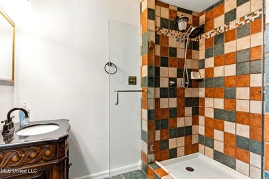 Rare do you find a waterfront home like this on 1.3 acres with - photo 20