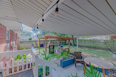 Welcome home to this charming and well maintained corner lot - photo 20