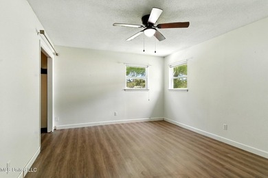 Rare do you find a waterfront home like this on 1.3 acres with - photo 29