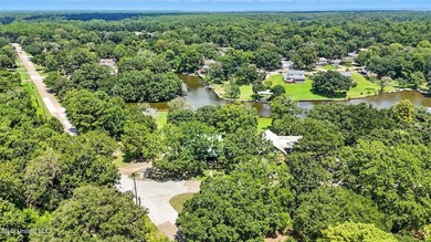 Rare do you find a waterfront home like this on 1.3 acres with - photo 36
