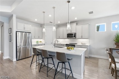 2022 NEWER CONSTUCTION POOL HOME WITH PREMIUM LAKEFRONT LOT - photo 6