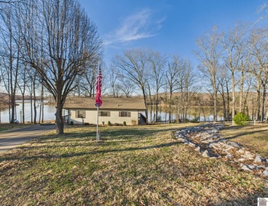 Lake Home For Sale in Bumpus Mills, TN, Tennessee