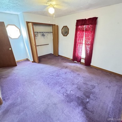 Three bedroom one and a half bedroom house sitting on 20 acres - photo 18